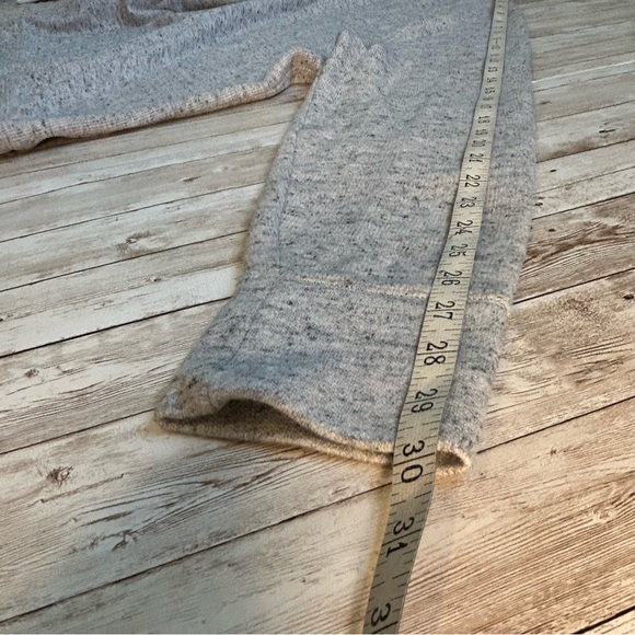 Banana Republic, raglan sleeve, grey/black marl textured knit crewneck-size L - Picture 8 of 12